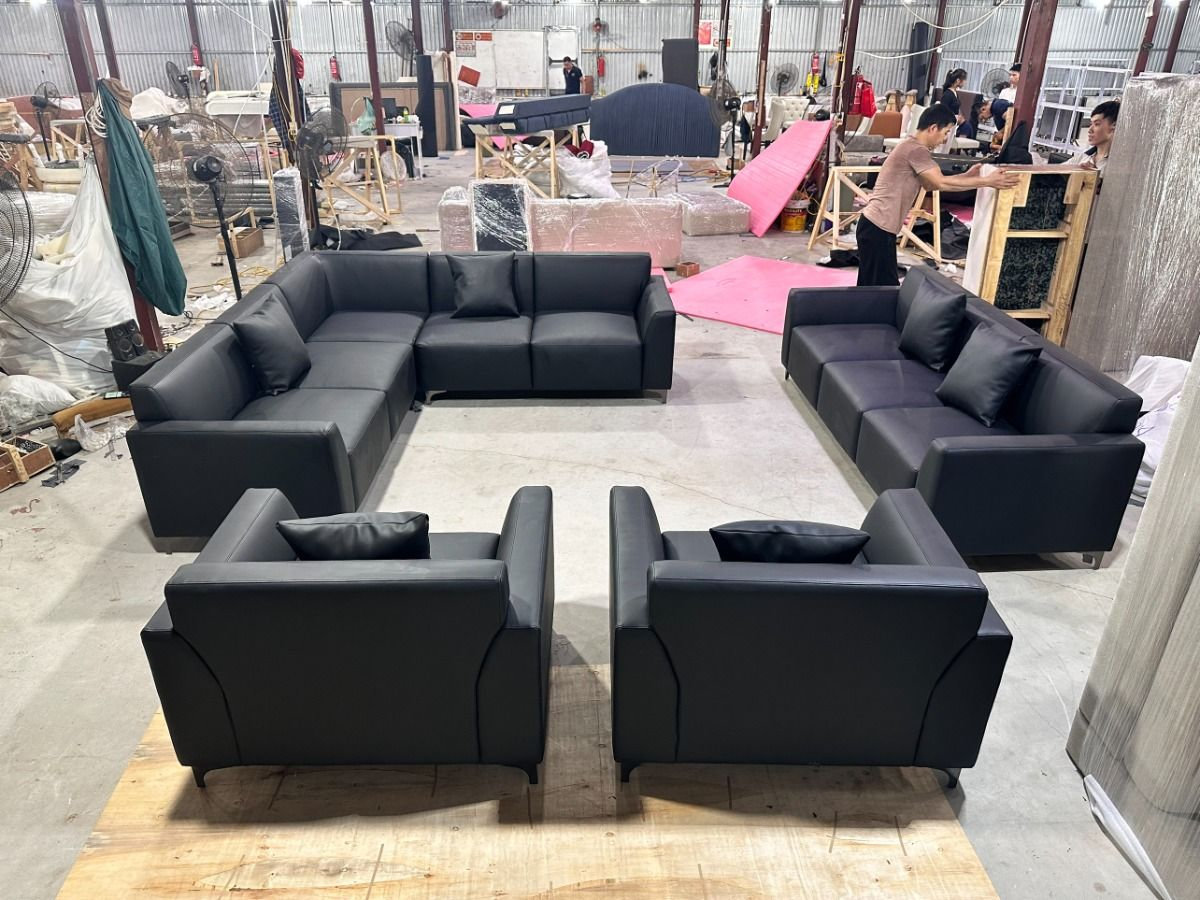 Không gian xưởng sản xuất các mẫu ghế sofa đơn