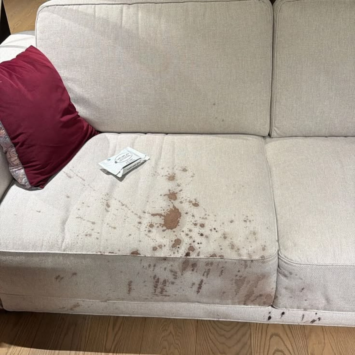 Bọc lại ghế sofa khi bề mặt sofa bị dính vết bẩn